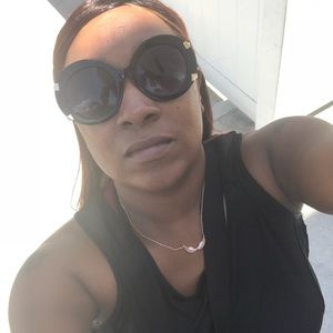 Meet your Posher, Sharon